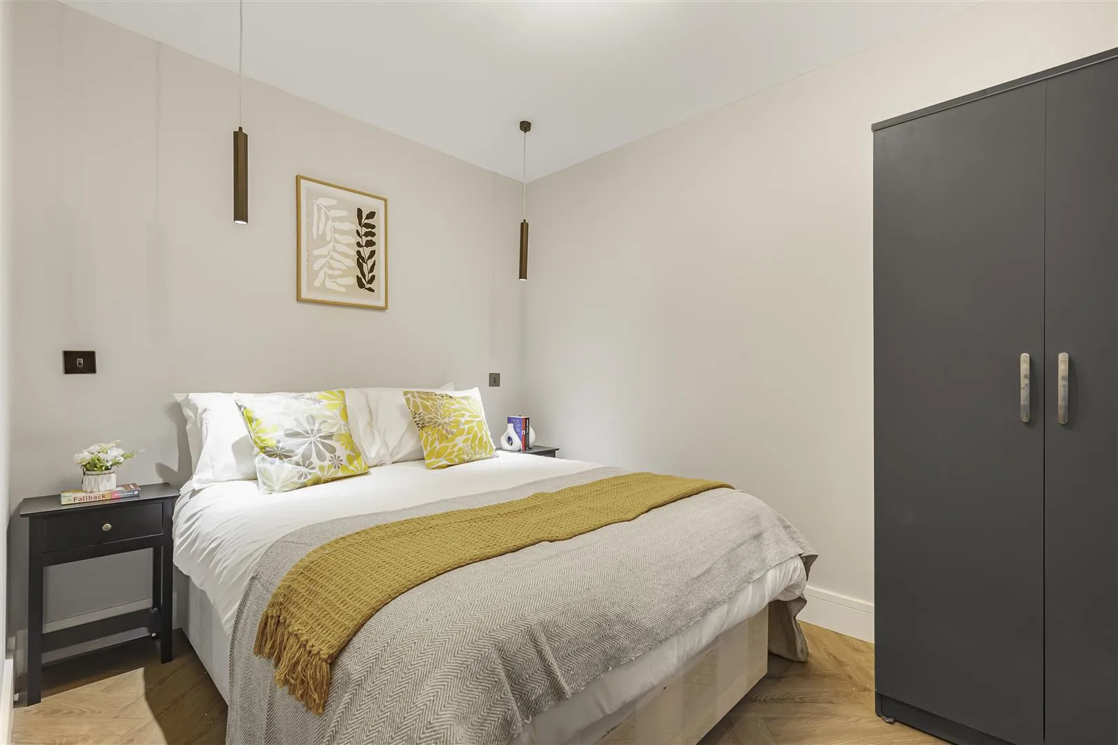 Flat Upper Richmond Road West in Greater London