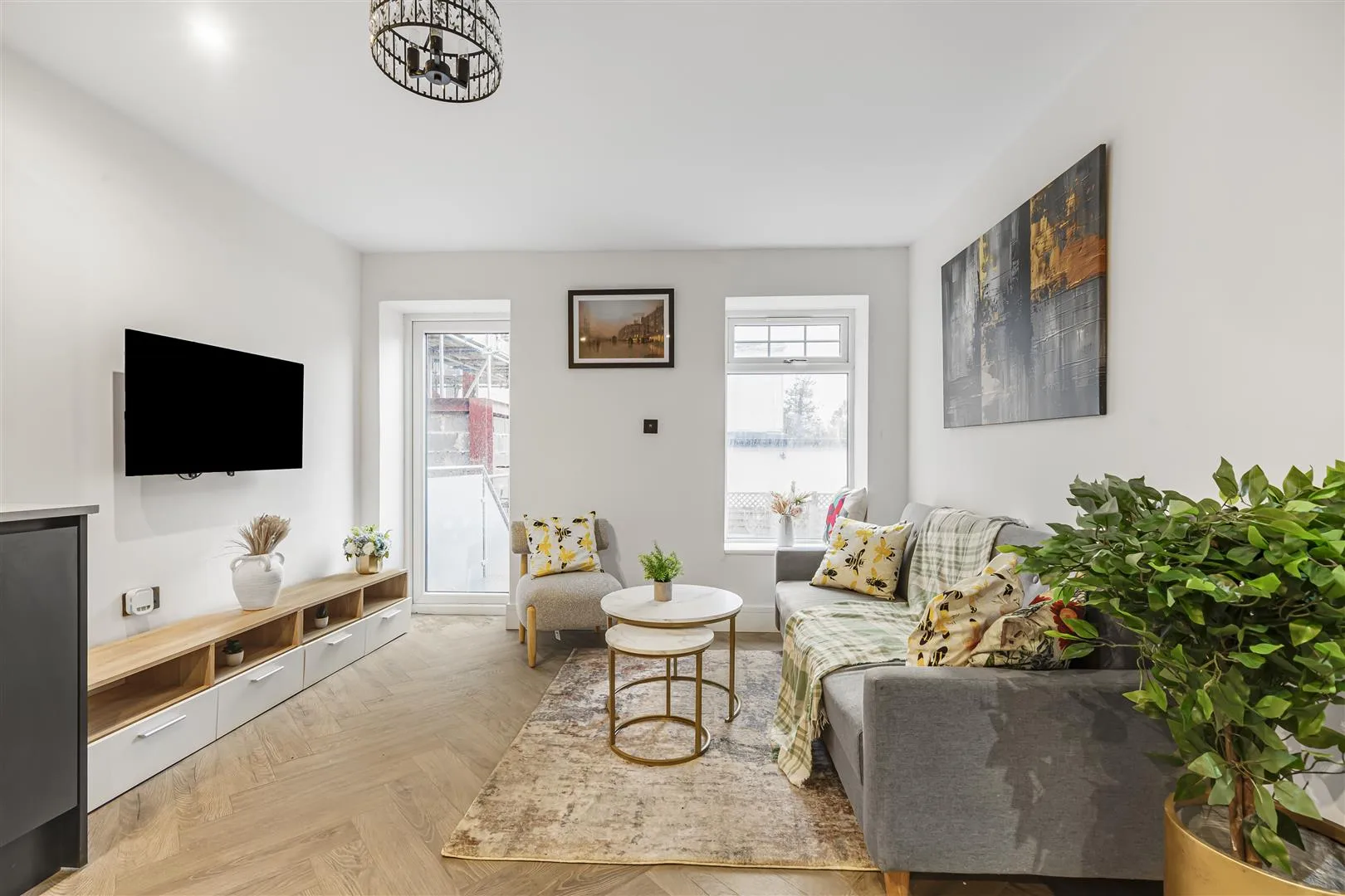 Flat Upper Richmond Road West in Greater London