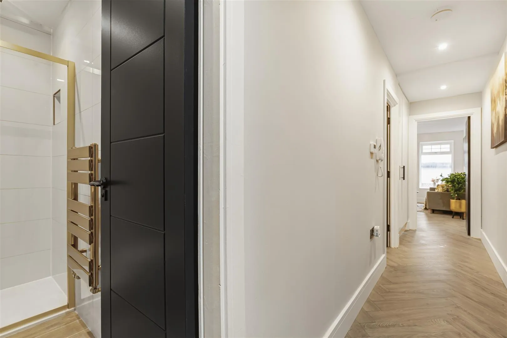 Flat Upper Richmond Road West in Greater London