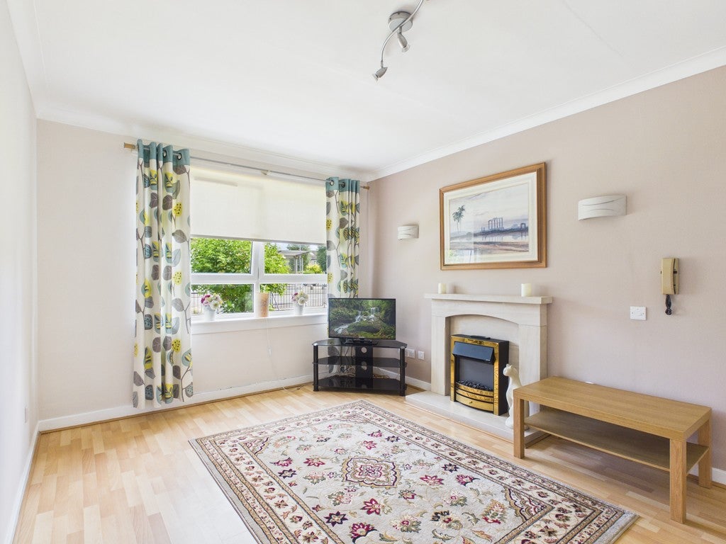 Flat Anniesland Road in Glasgow
