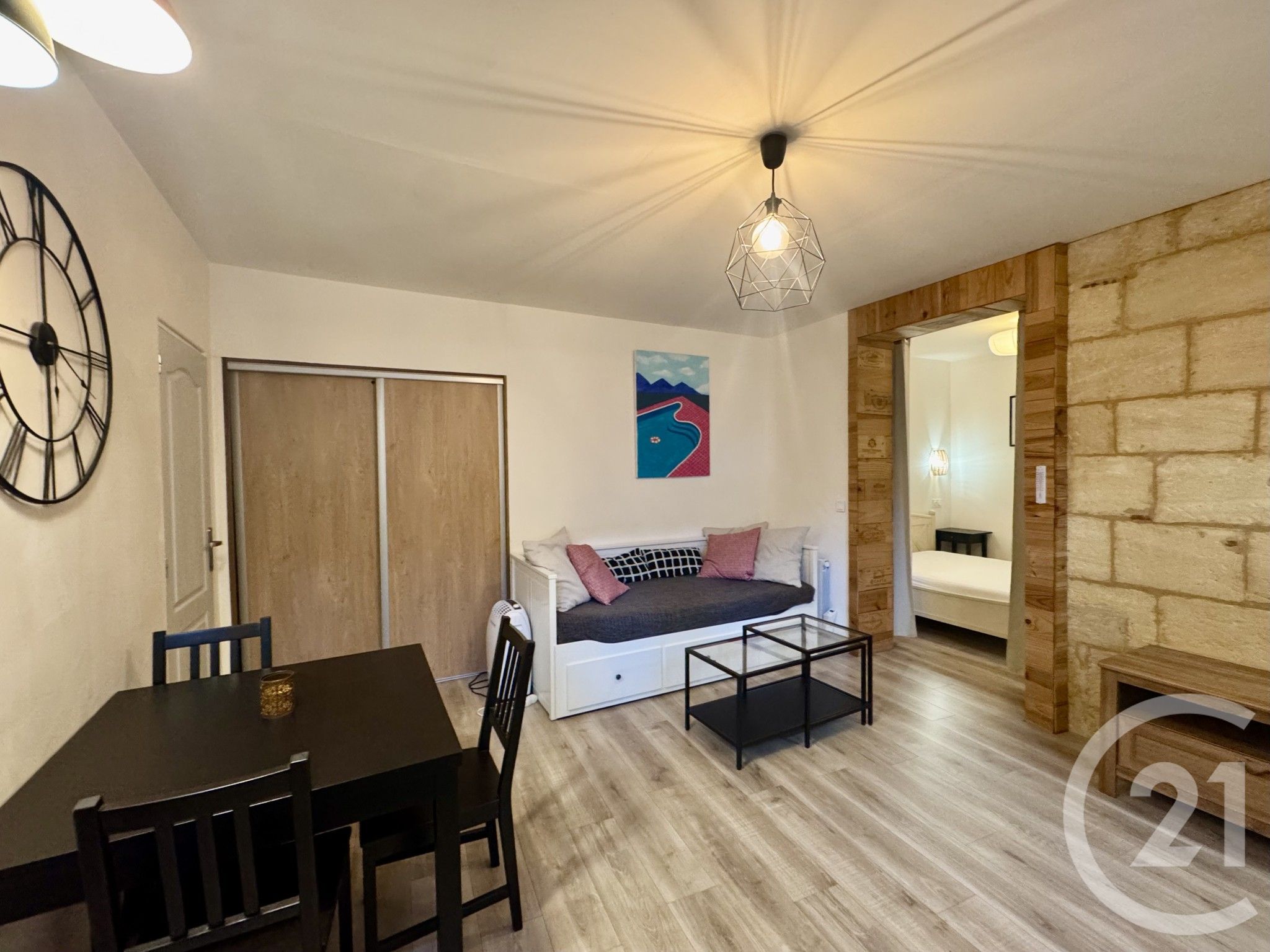 Appartement Place des Martyrs de la Résistance à Bordeaux