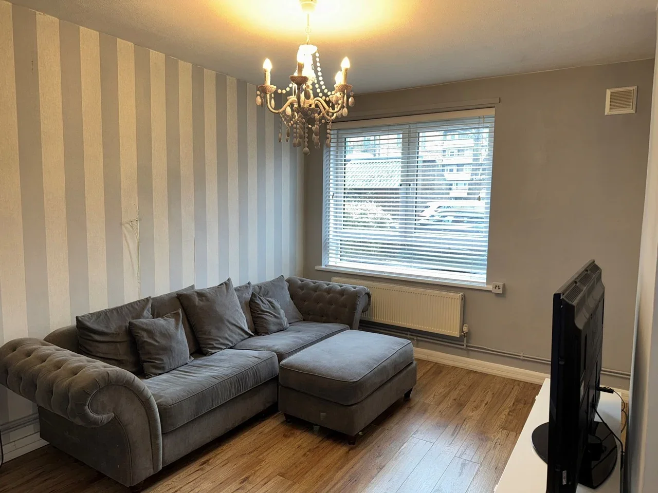 Flat Long Lane in Greater London