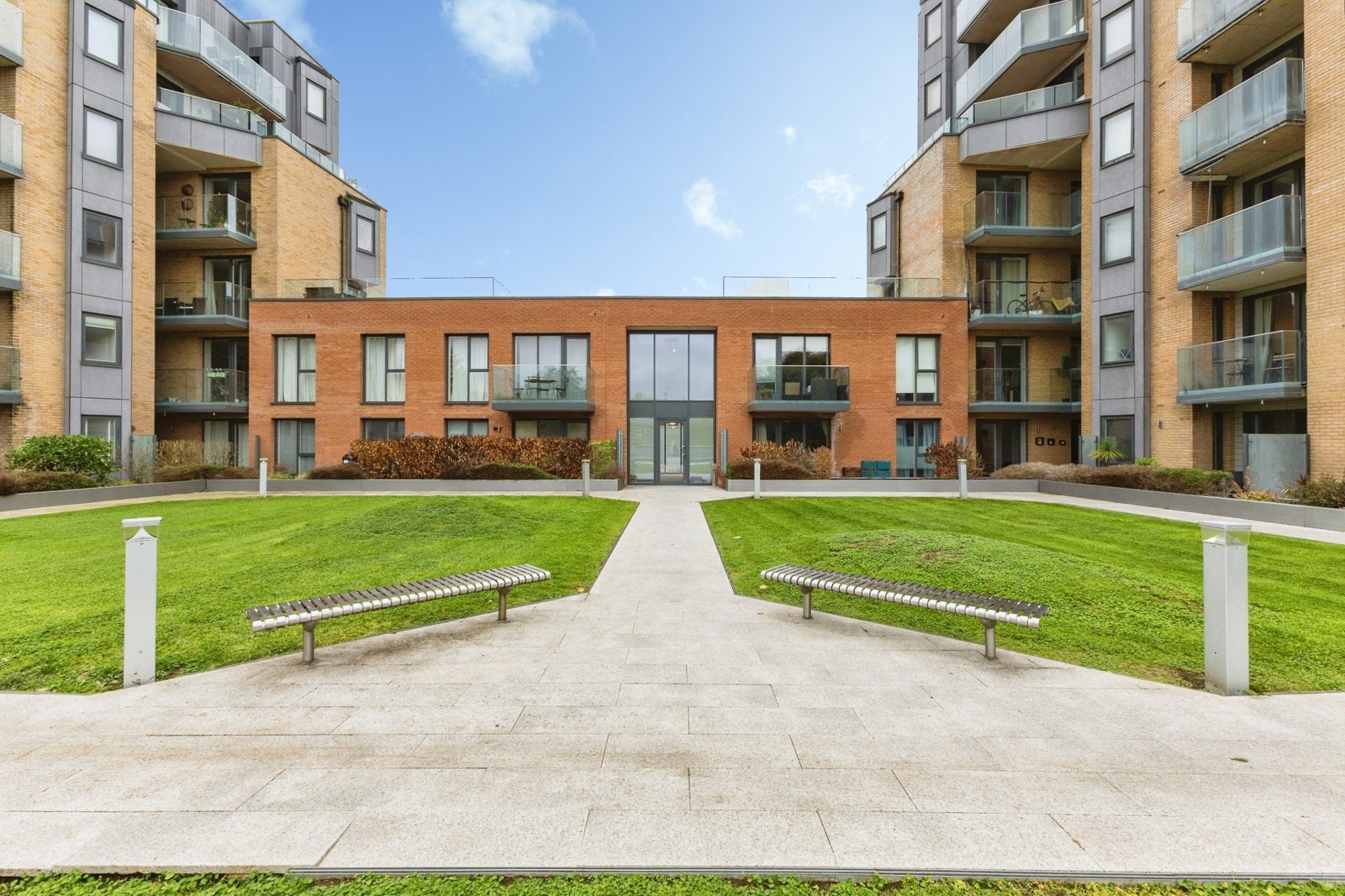 Flat Berkeley Avenue in Reading