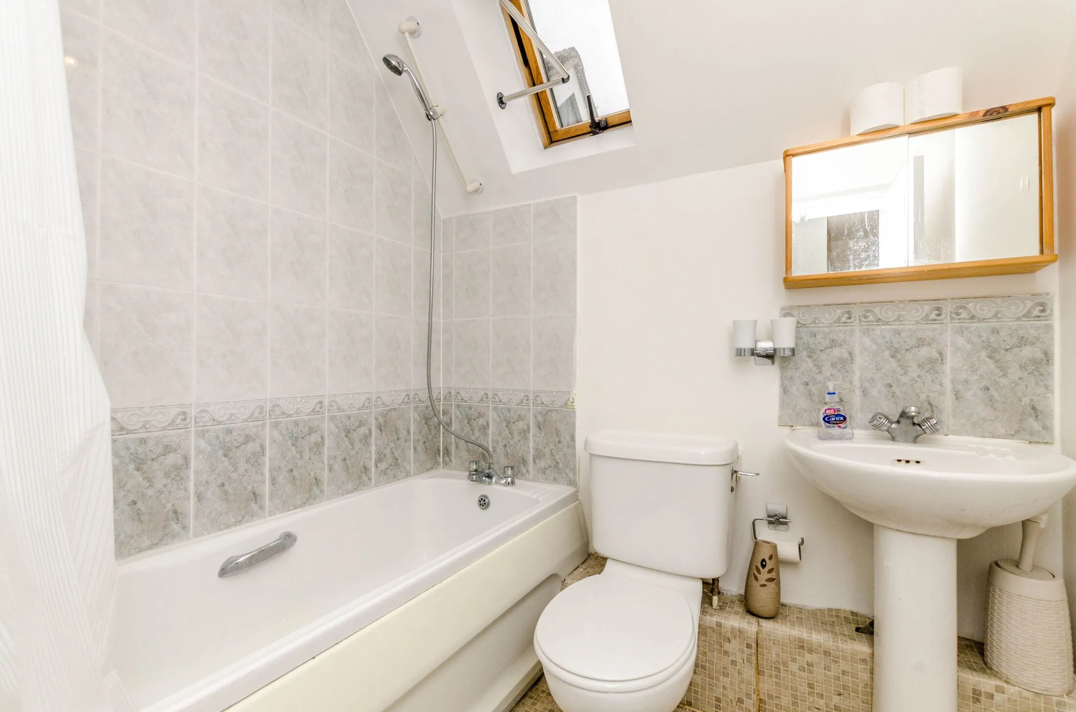 Flat Manorgate Road in Greater London
