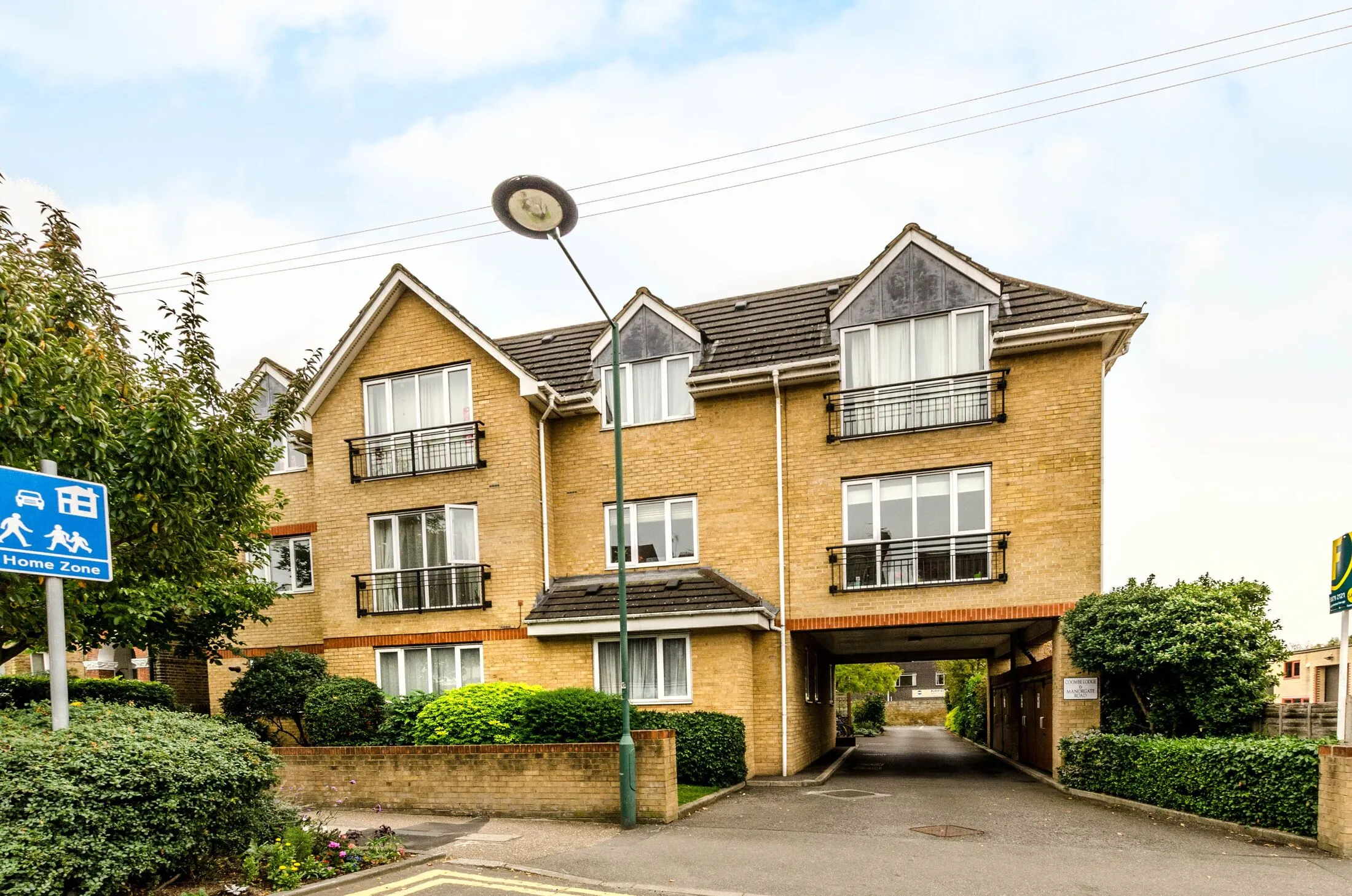 Flat Manorgate Road in Greater London