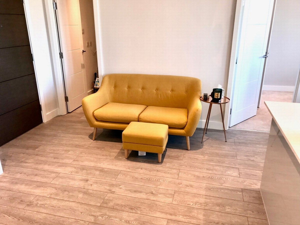 Flat Kenton Road in Greater London