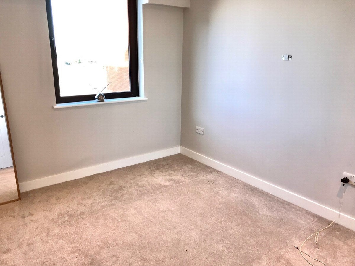 Flat Kenton Road in Greater London