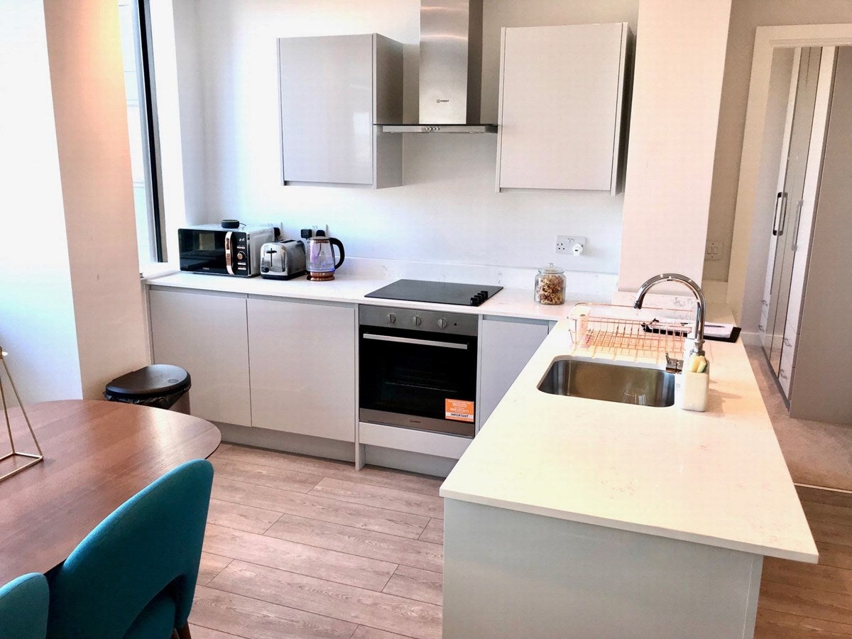 Flat Kenton Road in Greater London