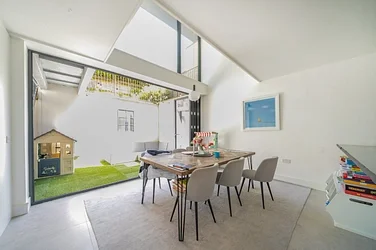 House Boxall Road in Greater London