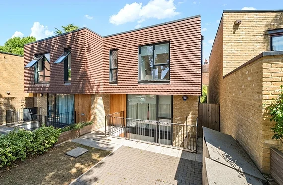 House Boxall Road in Greater London