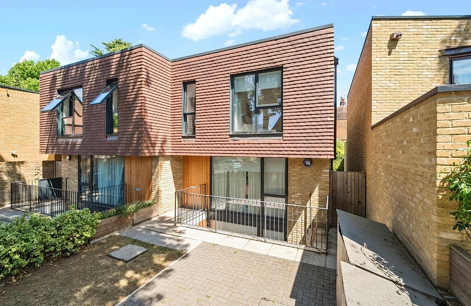 House Boxall Road in Greater London