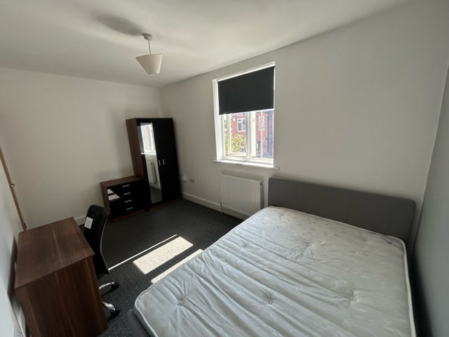 Room Cross Speedwell Street in Leeds