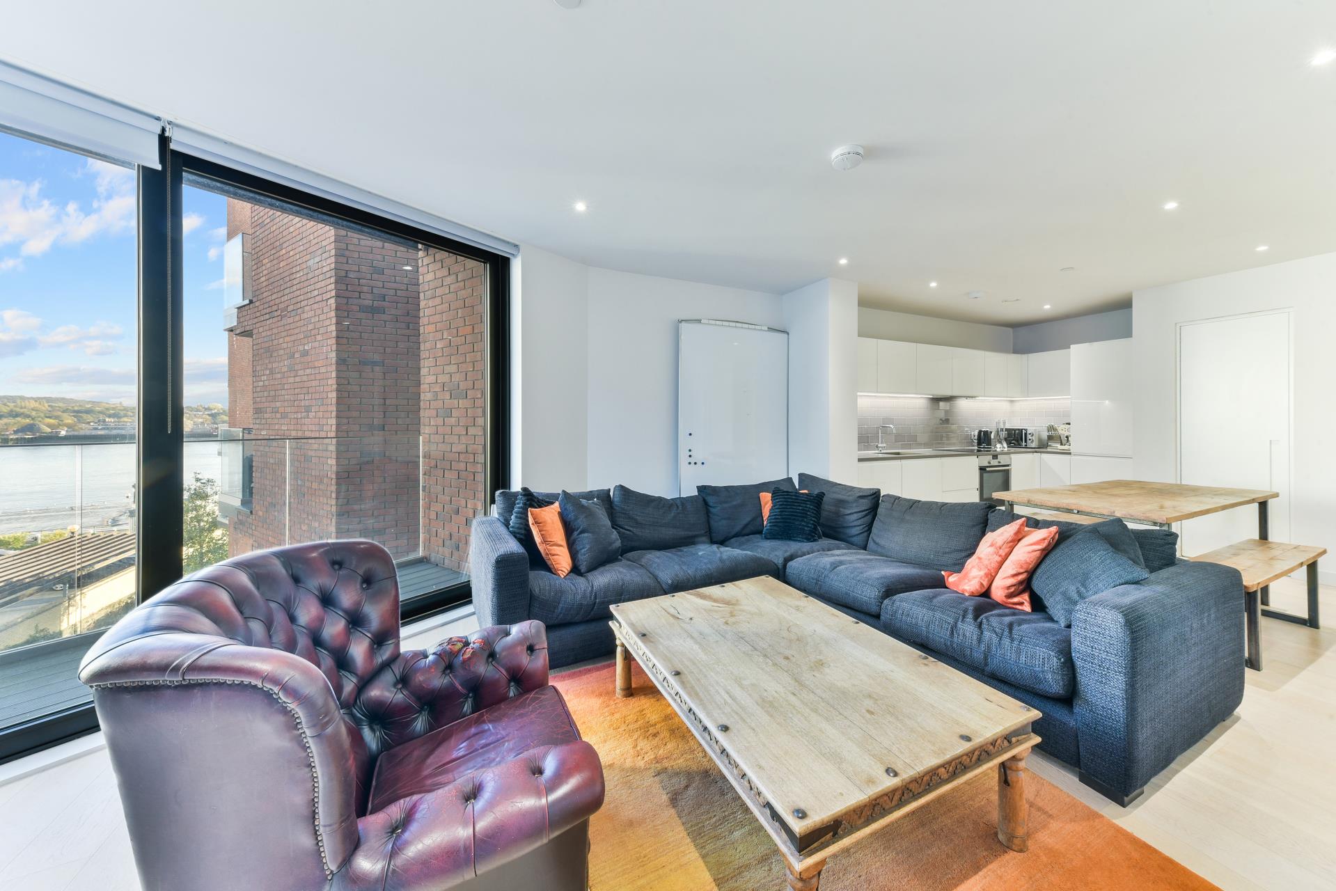 Flat Rawsthorne Close in Greater London