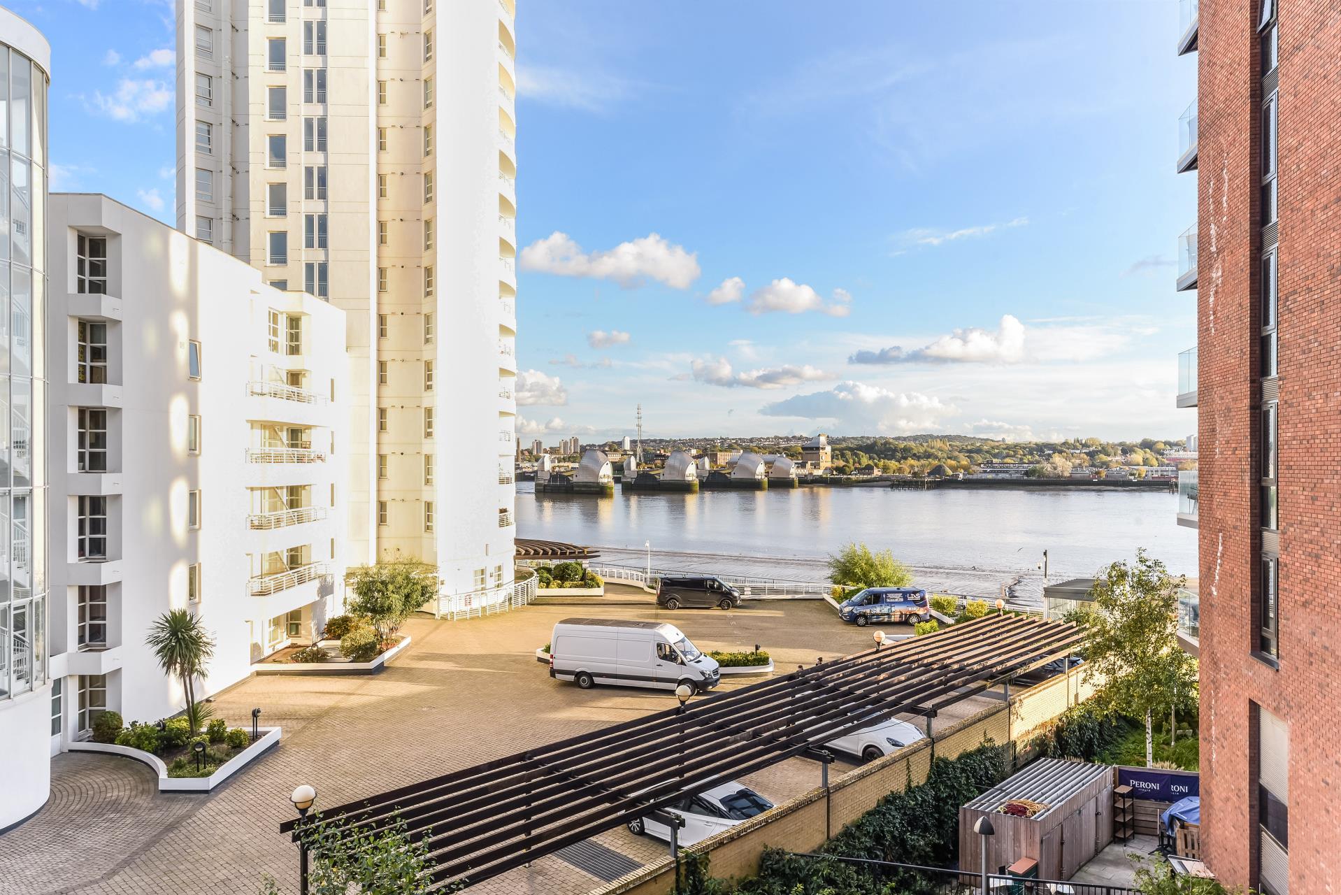 Flat Rawsthorne Close in Greater London