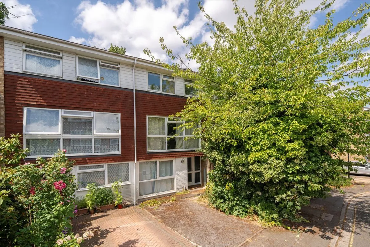 House Lanark Close in Greater London