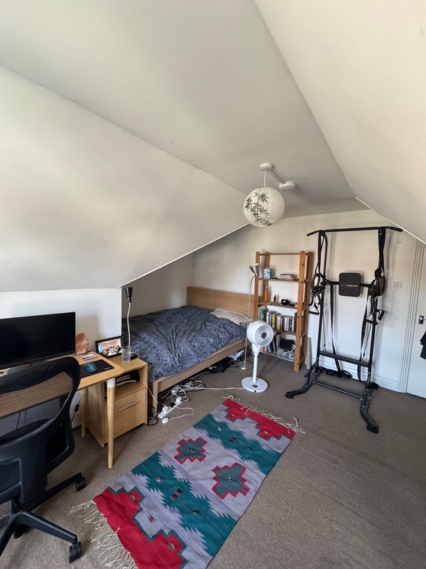 Room Baronsmere Road in Greater London