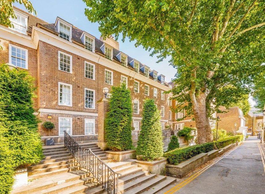 Flat Kensington Church Walk in Greater London