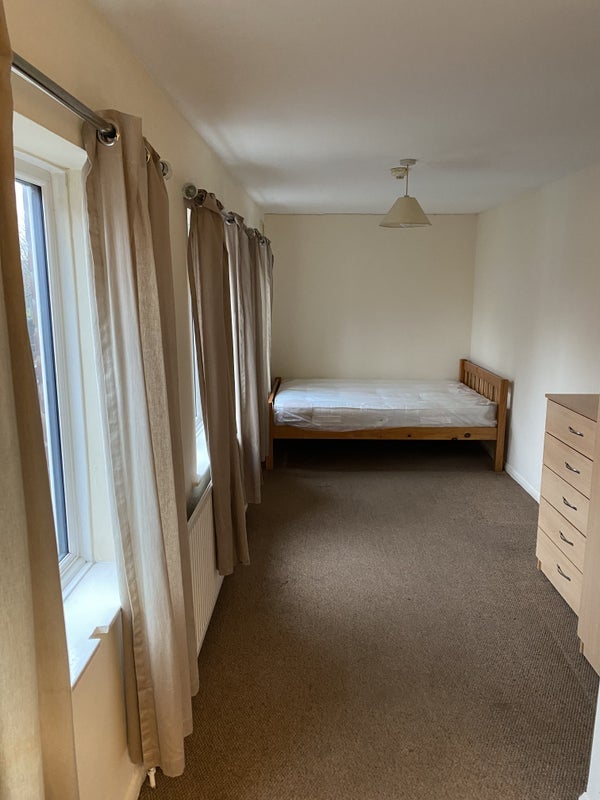 Room Fosse Road North in Leicester