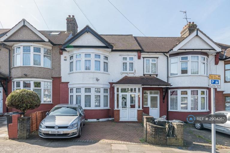 House Studley Drive in Greater London