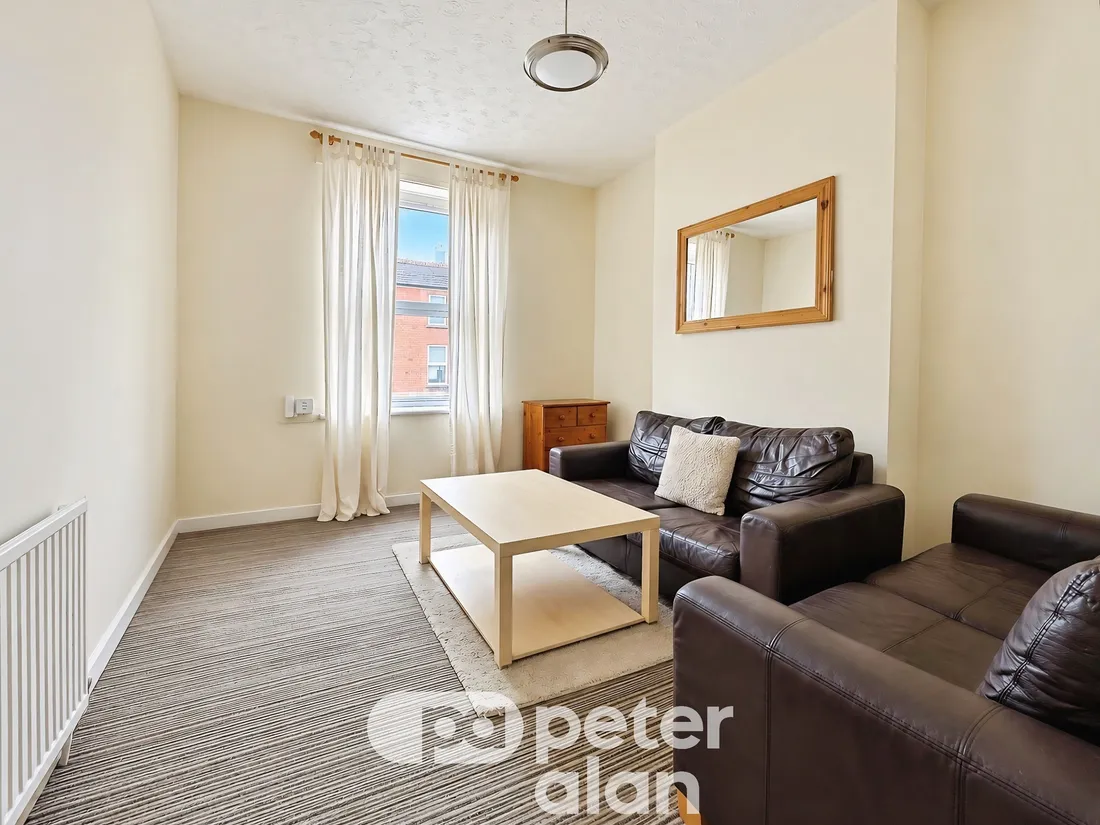 Flat Moira Terrace in Cardiff