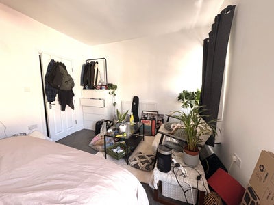 Room Llanmaes Street in Cardiff