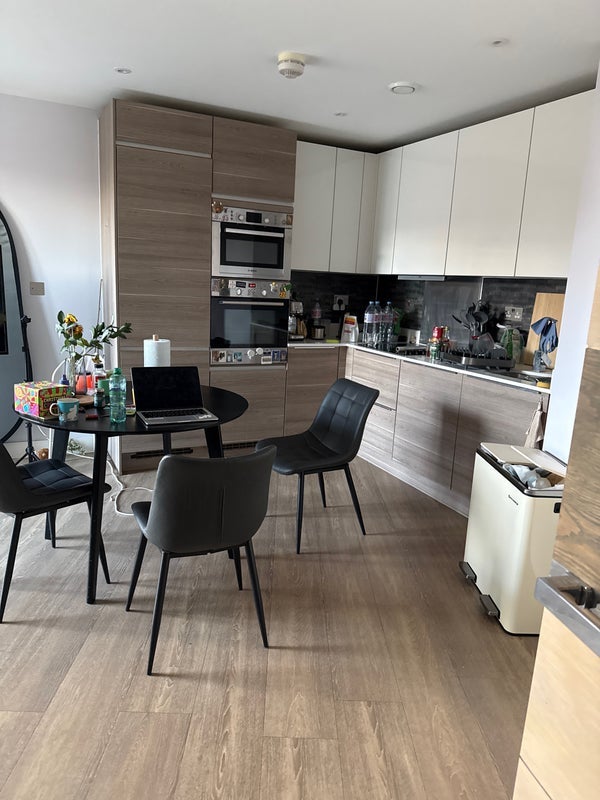 Room Grand Canal Avenue in Greater London