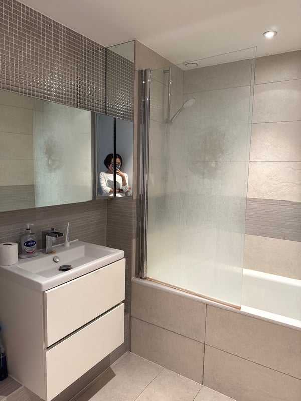 Room Grand Canal Avenue in Greater London