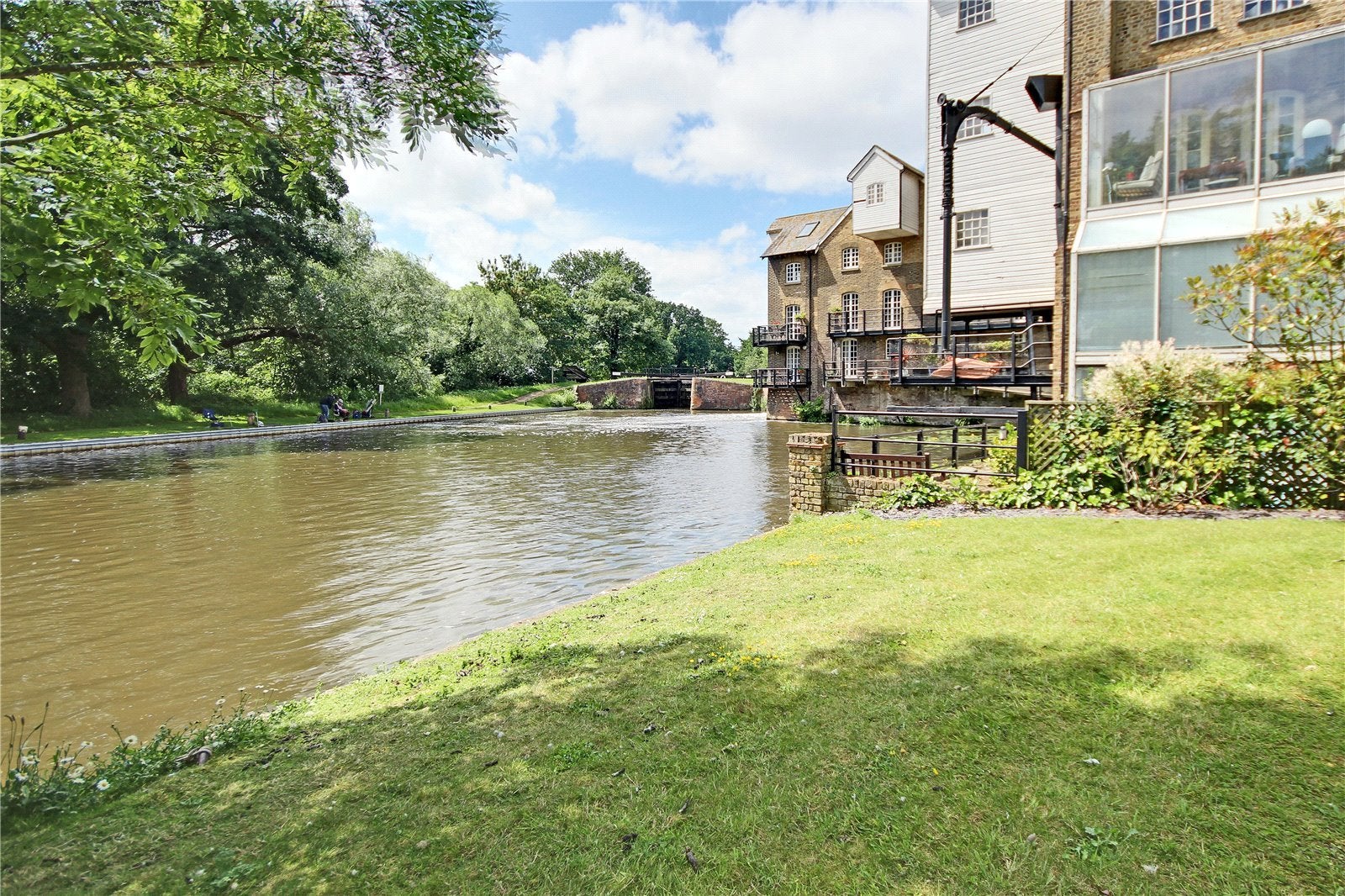 Flat Millpond Court in Borough of Runnymede