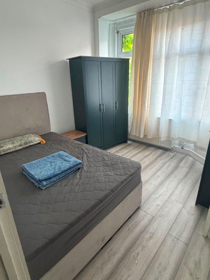 Room Sunnyside Road South in Greater London