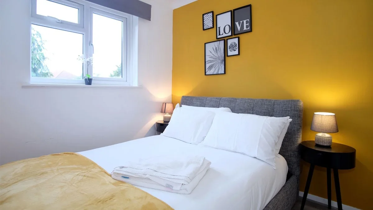 Flat Burdetts Road in Greater London
