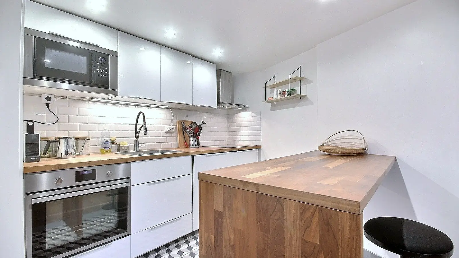 Flat Rue Ampère in Paris