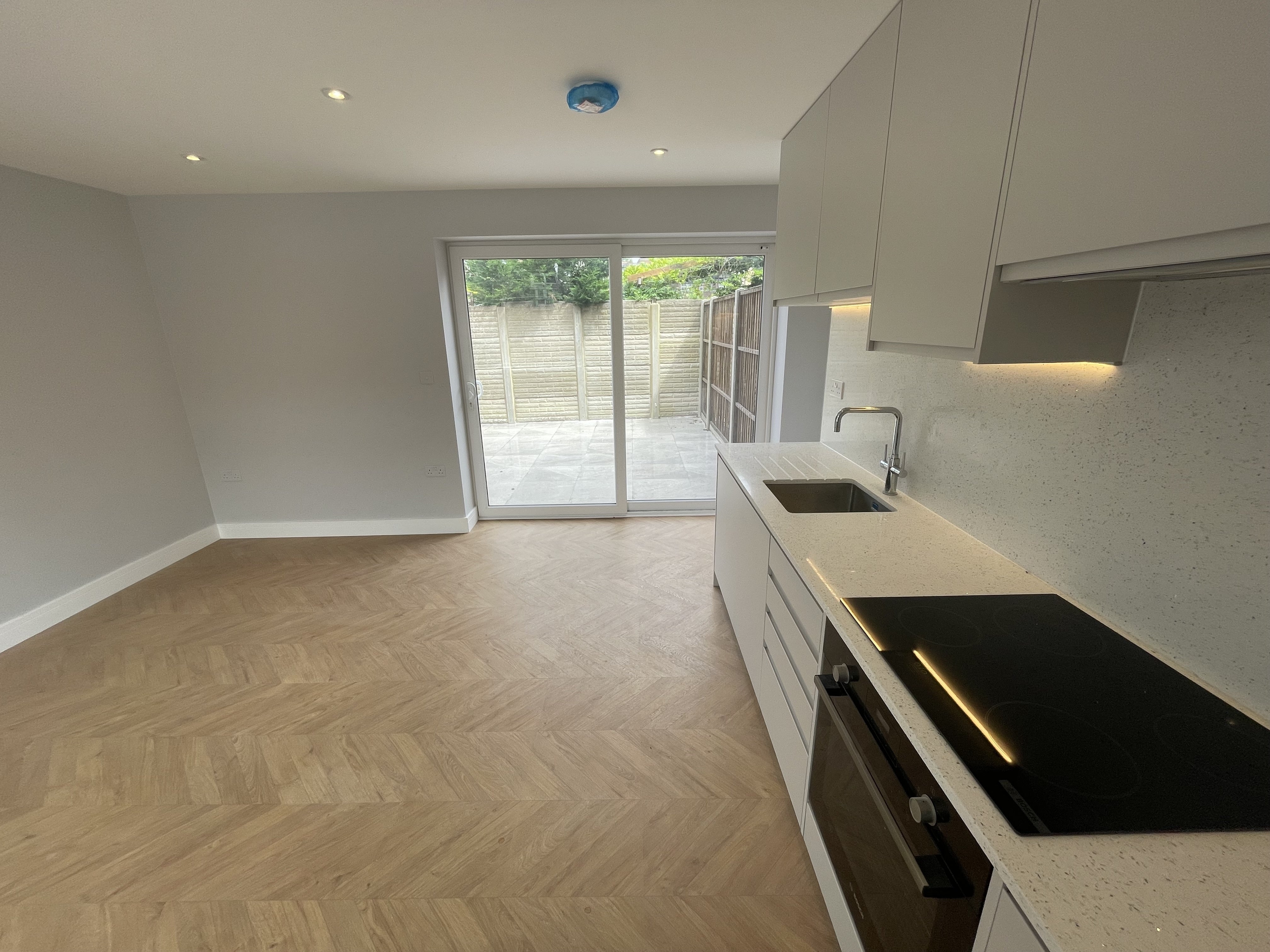 Flat Halons Road in Greater London