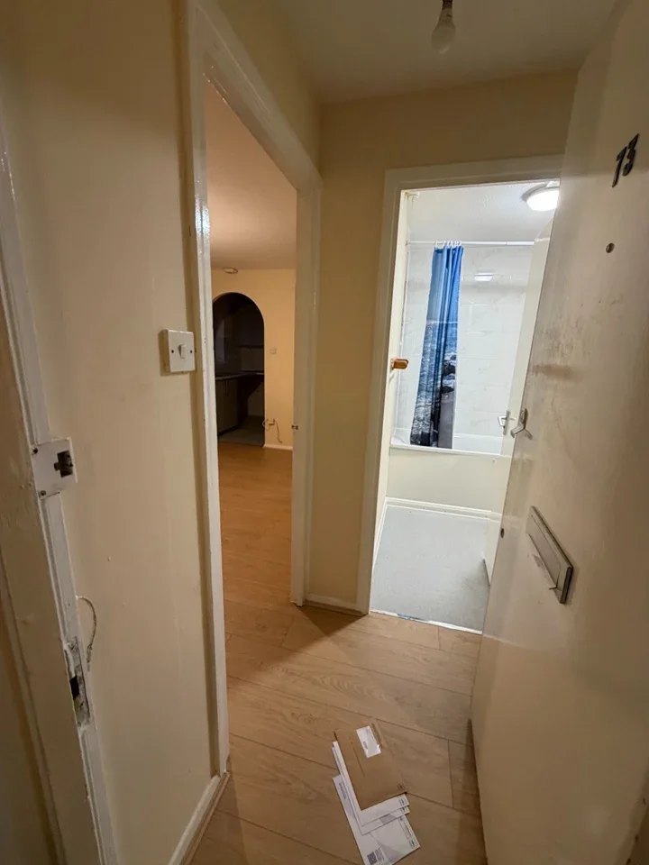 Flat Plowman Close in Greater London