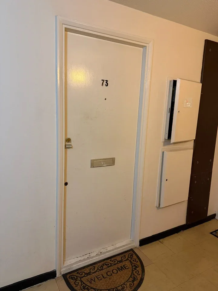 Flat Plowman Close in Greater London
