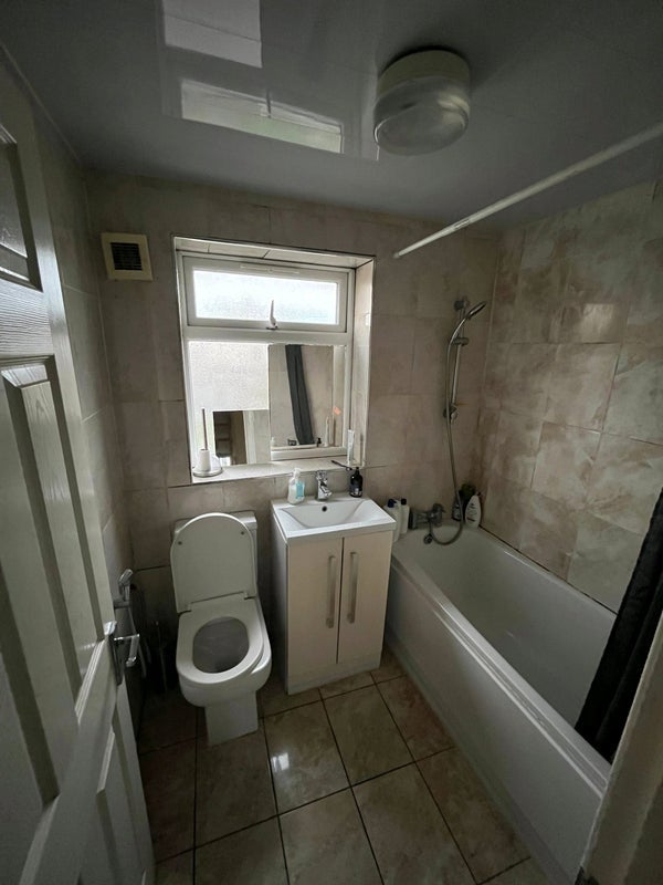 Room Selan Gardens in Greater London