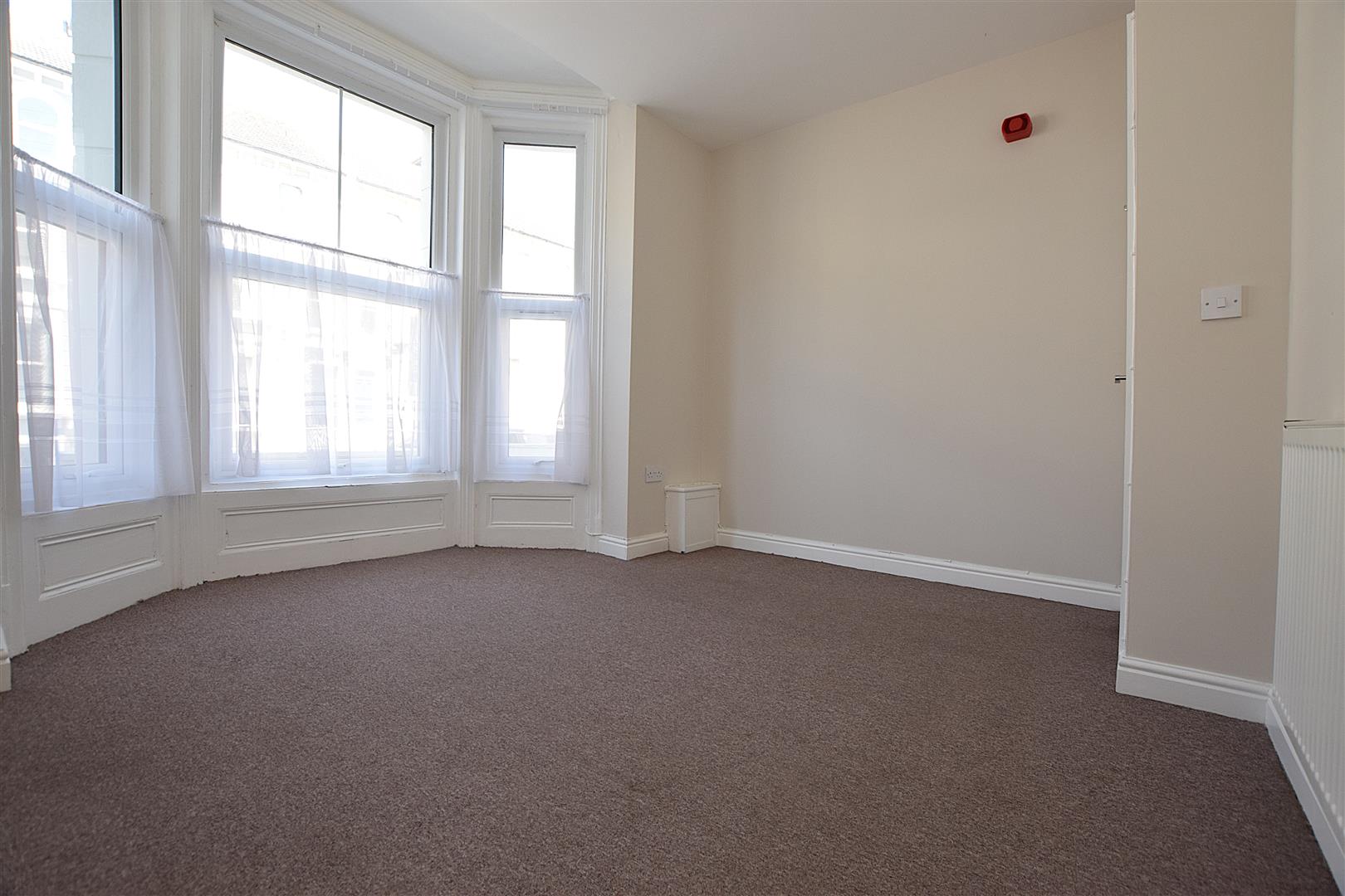 Flat Cambridge Gardens in St Leonards