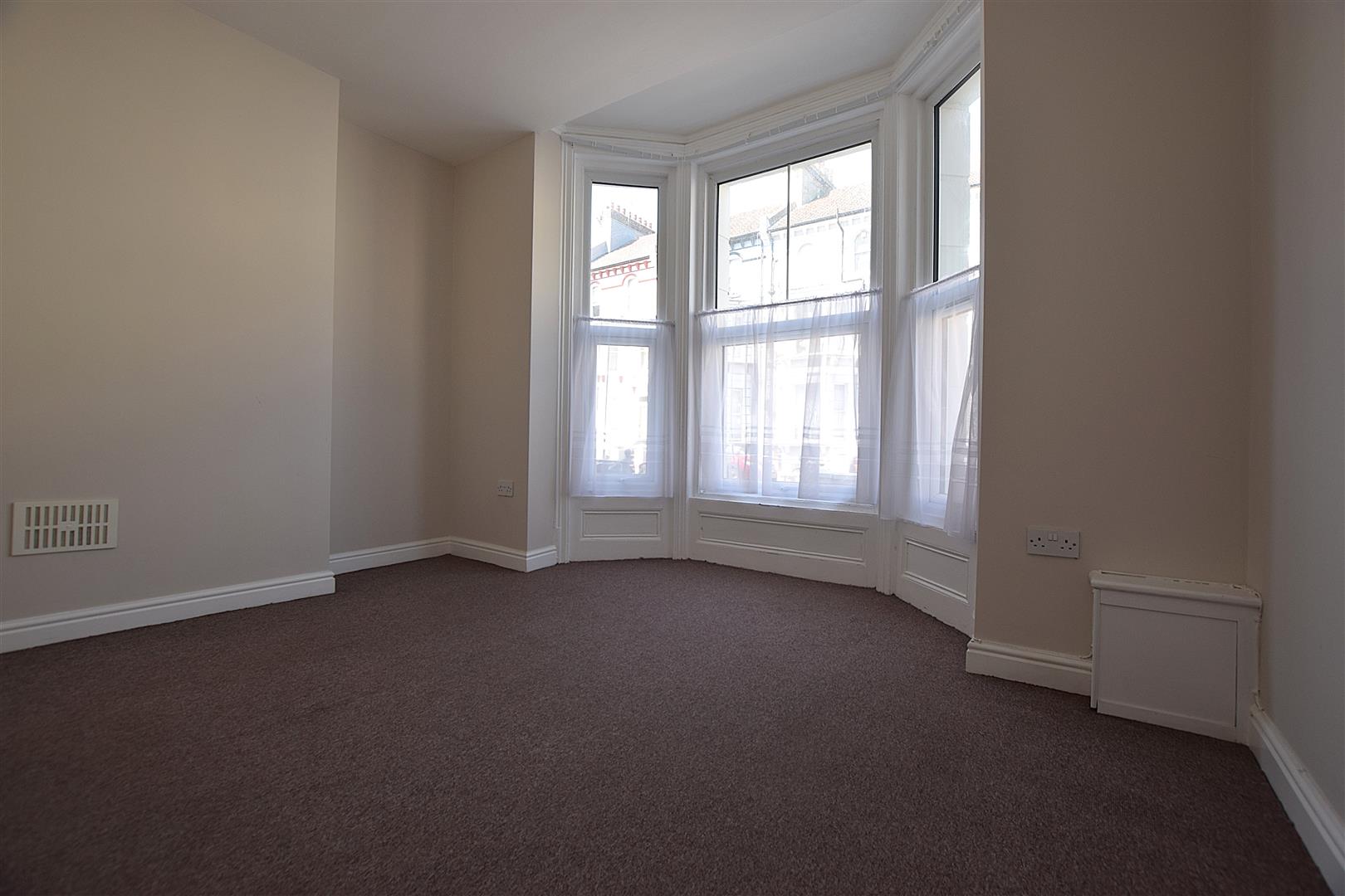 Flat Cambridge Gardens in St Leonards