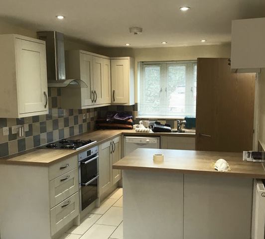 Room Whitefield Road in Bristol