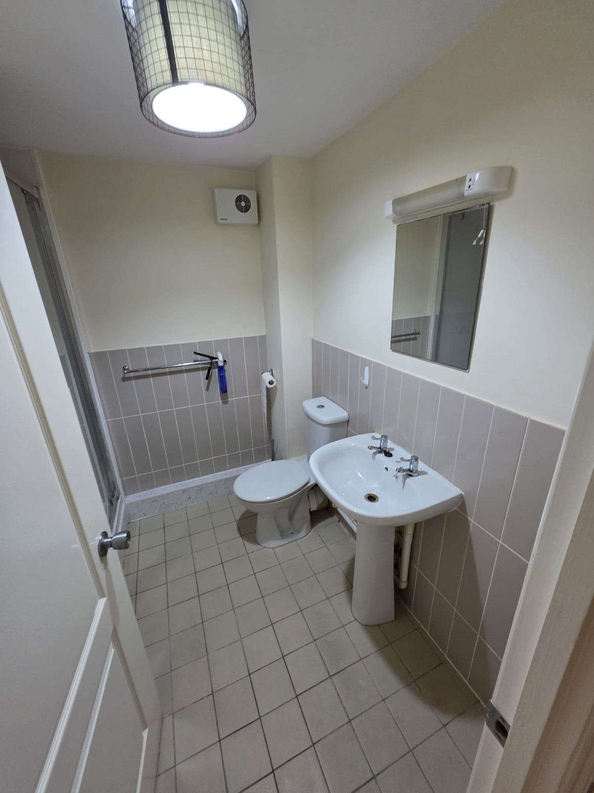 Room Tatnam Road in Poole