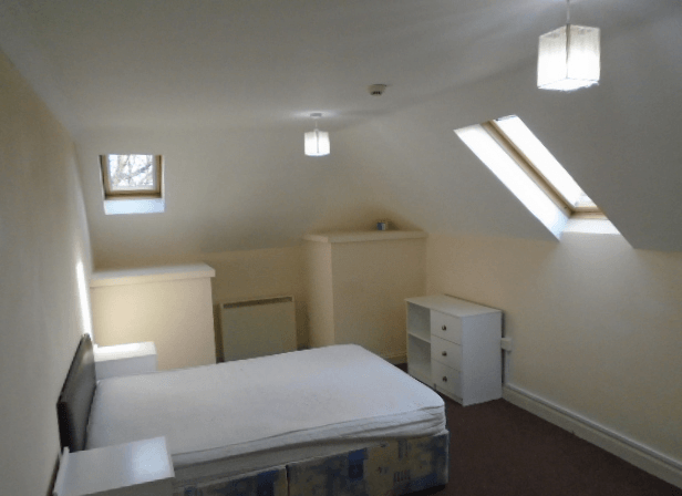 Room Tatnam Road in Poole