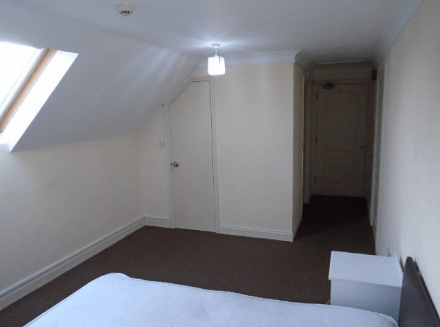 Room Tatnam Road in Poole