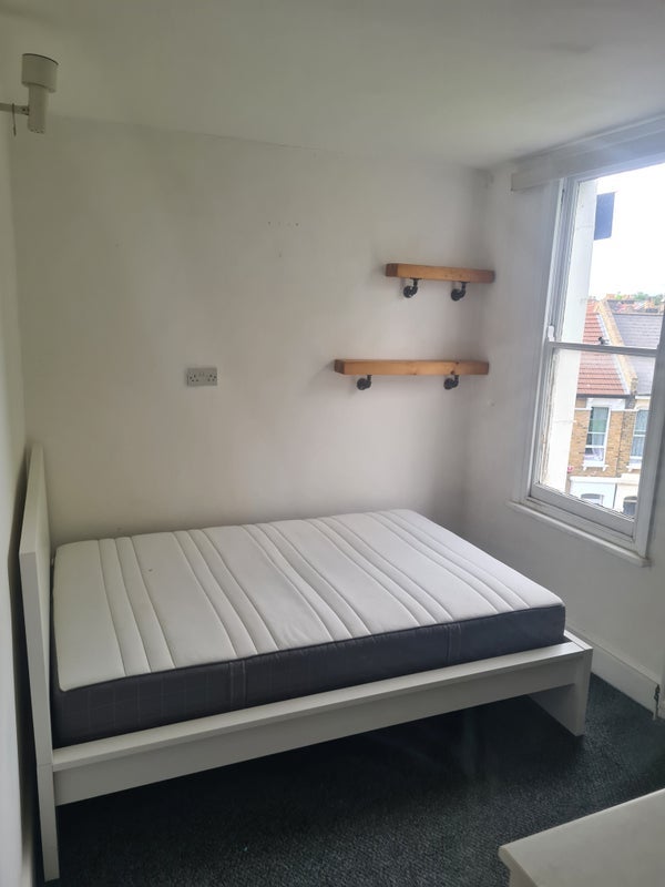 Room Brooke Road in Greater London