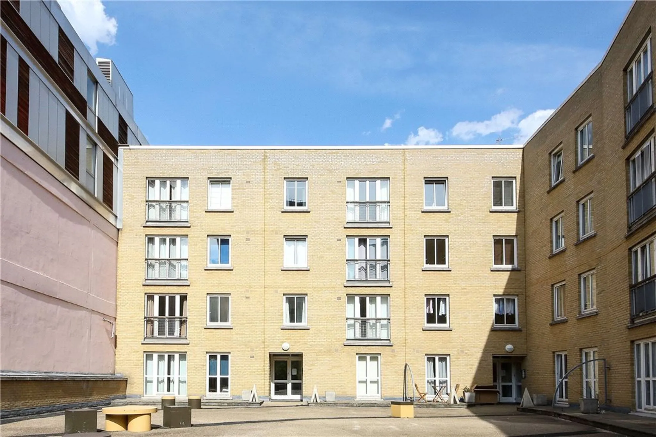 Flat Coke Street in Greater London