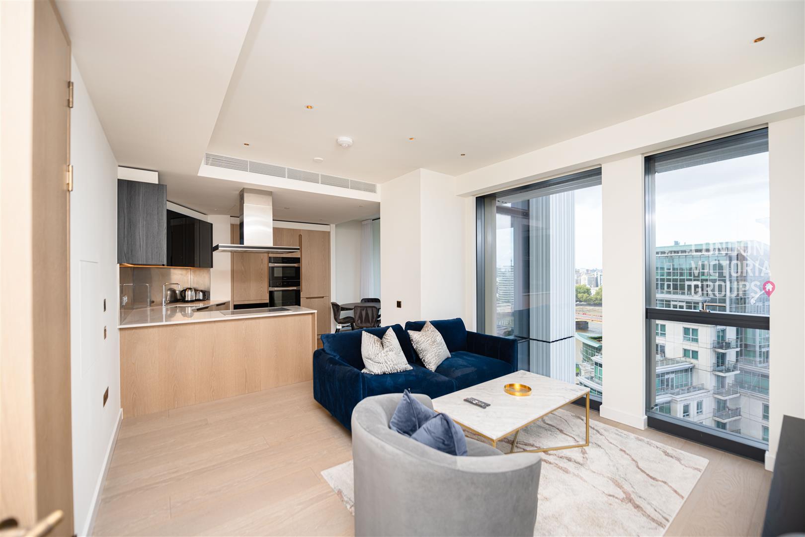 Flat Carnation Way in Greater London