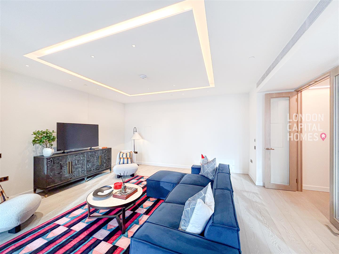 Flat Carnation Way in Greater London