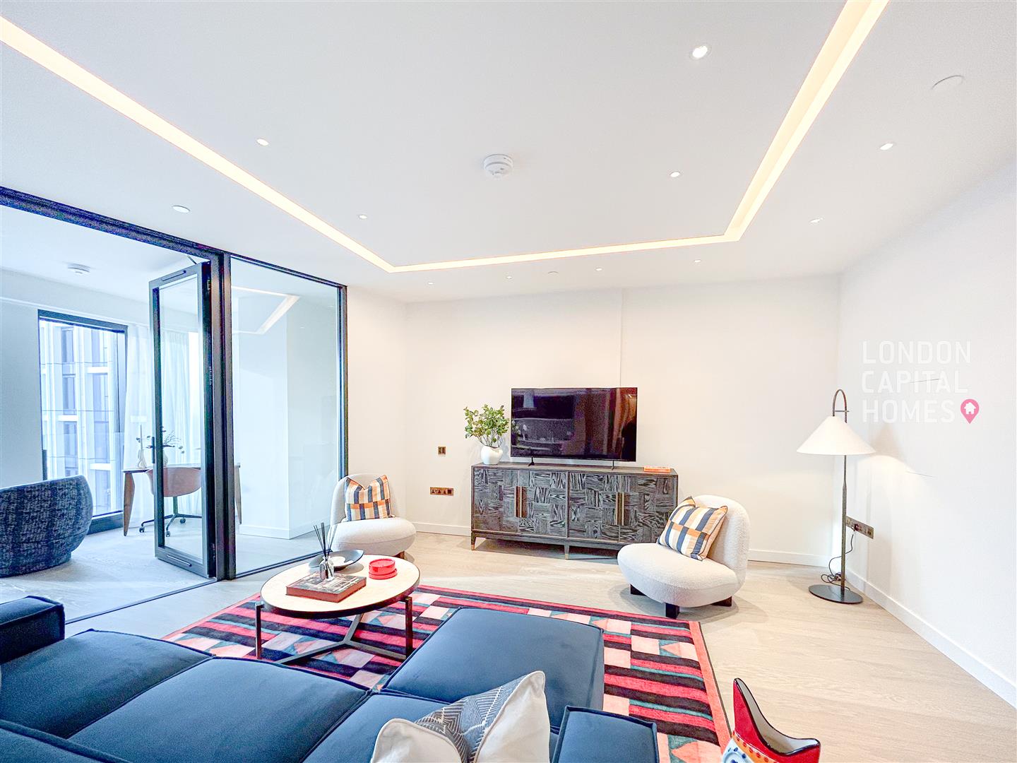 Flat Carnation Way in Greater London