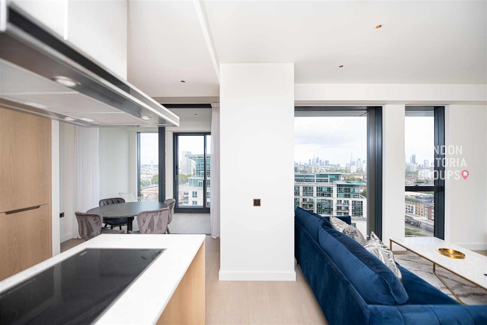 Flat Carnation Way in Greater London