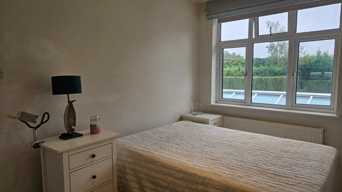 Room Sherwood Road in Greater London