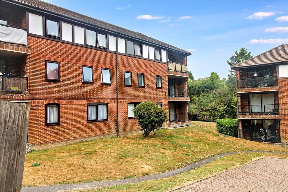 Flat Buller Close in Wealden
