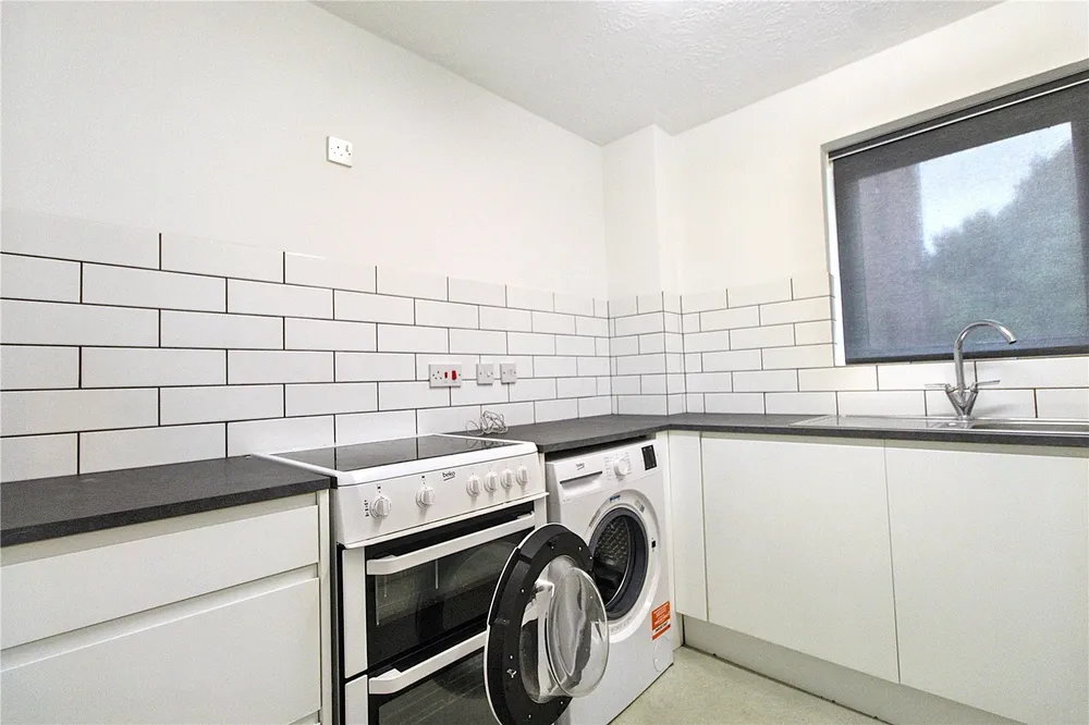 Flat Buller Close in Wealden